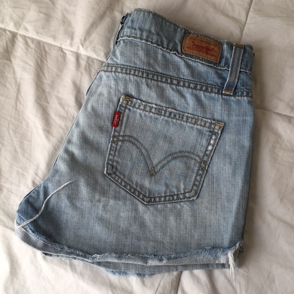 Destroyed Levi’s shorts - Picture 7 of 7
